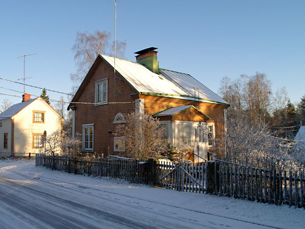 Mustanm&auml;nnist&ouml;nkatua